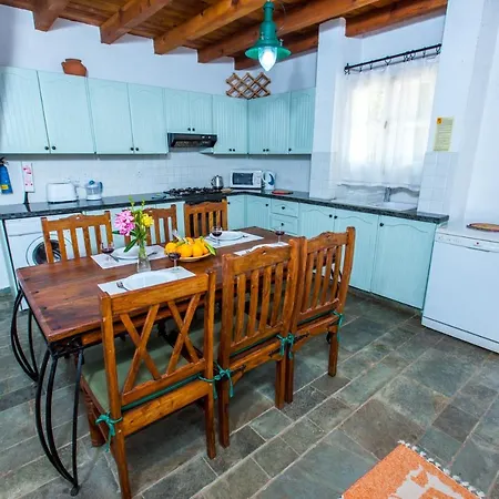 Villa Clarissa & Carmel View Paphos Extérieur photo